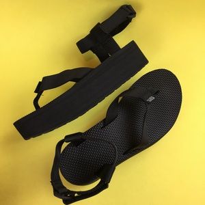 Teva Flatform Universal Sandal in Black